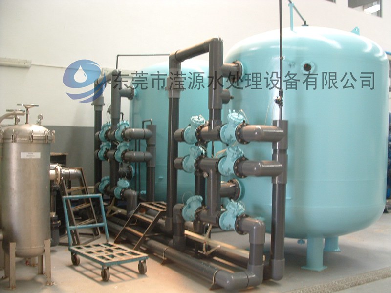  width=580 height=460 /><br /></div><div>應用范圍：系列全自動軟水器：可廣泛應用于蒸汽鍋爐、熱水鍋爐、交換器、蒸發(fā)冷凝器、空調、直燃機等系統(tǒng)的補給水的軟化。還可用于賓館、飯店、寫字樓、公寓、家居等生活用水的處理及食品、飲料、釀酒、工業(yè)鍋爐、熱交換器、空調、洗衣、印染、化工、醫(yī)藥、沐浴設備及食品、制藥、電子等行業(yè)的軟化水處理</div><div><br /></div><div>全自動軟化水是將軟化器運行及再生的每一個步驟實現(xiàn)軟水自動控制，并采用時間、流量或其它感應器等方式來啟動再生。全自動軟水器裝置的基本構成為：FLECK或Autotrol多路控制閥、樹脂罐（含001＊7樹脂）、鹽箱及管路系統(tǒng)。軟水機除去水中過多的鈣鎂離子，通過離子交換的方式，達到除垢的目的。</div></div>
						<div   id=